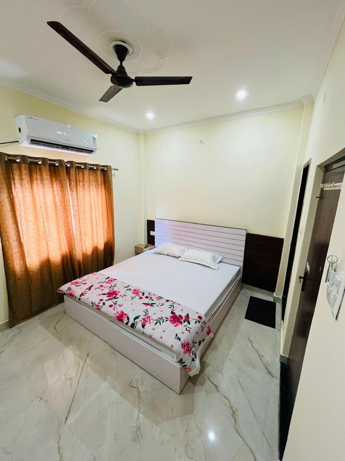 River View Paying Guest House バラナシ 部屋 写真
